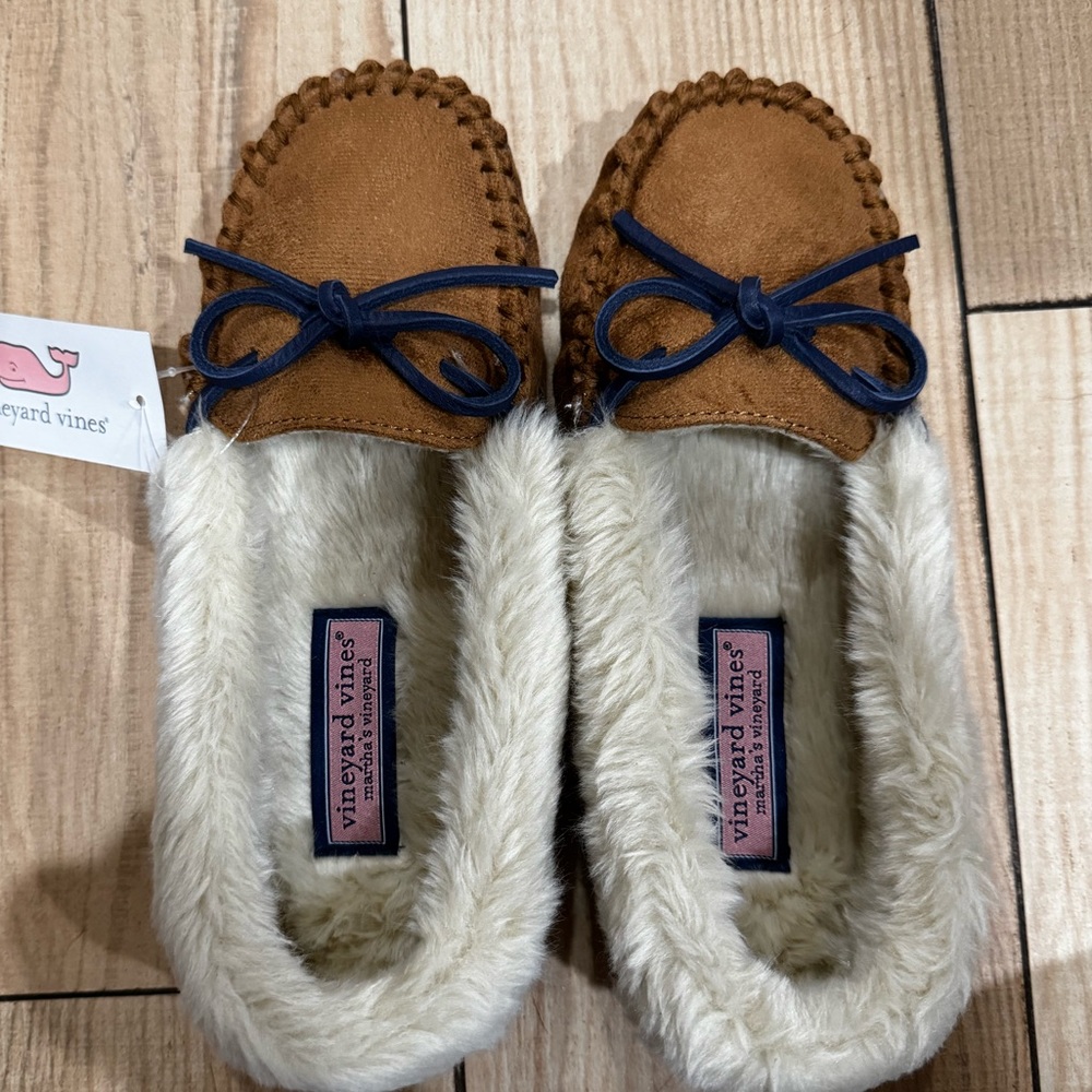 Vineyard Vines Moccasin Shearling Slipper